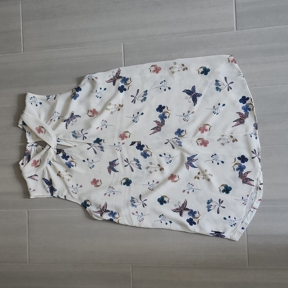 Loft top. XS flower and butterfly prints
